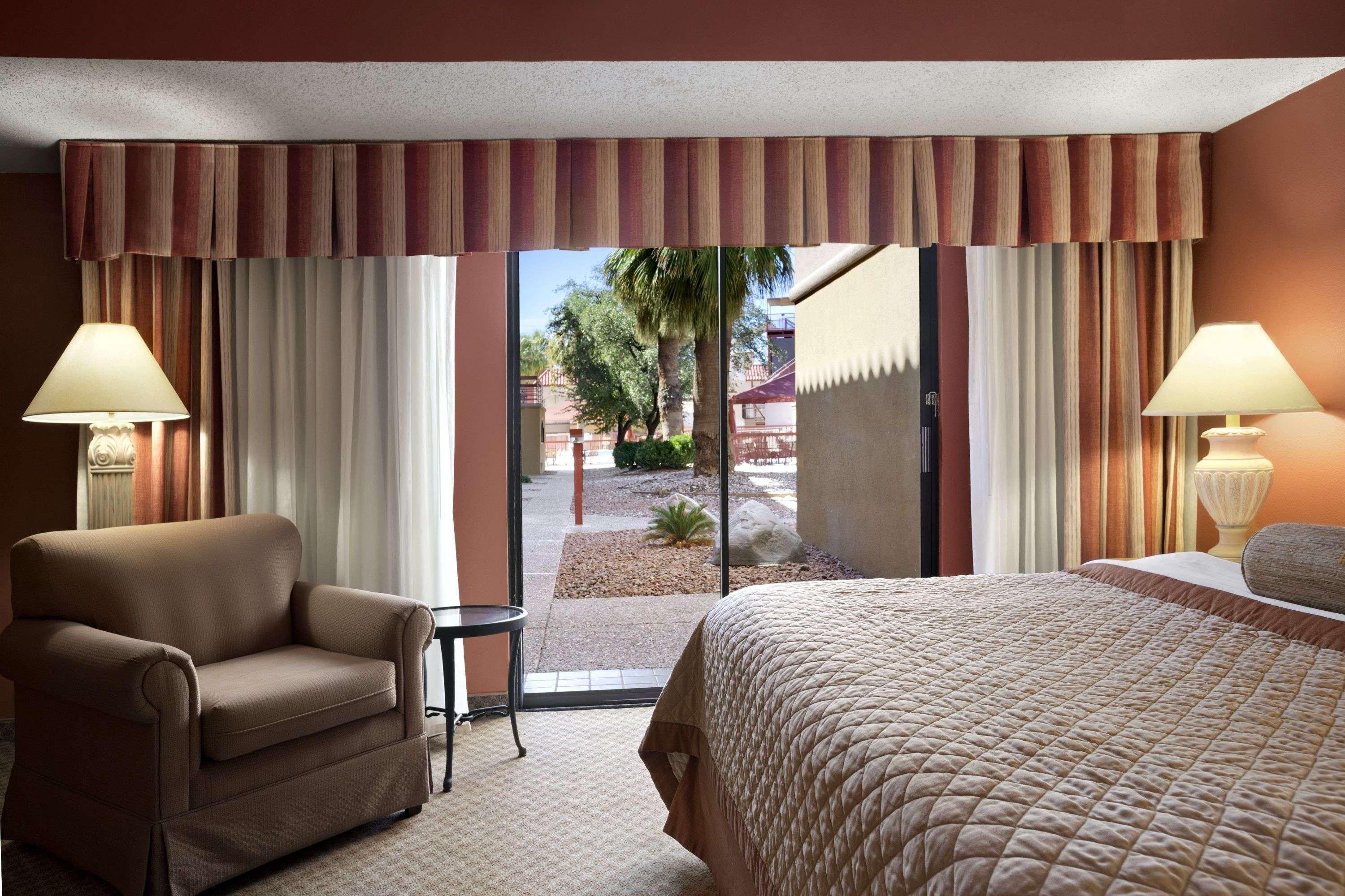 Wyndham El Paso Airport And Water Park Hotel Exterior photo