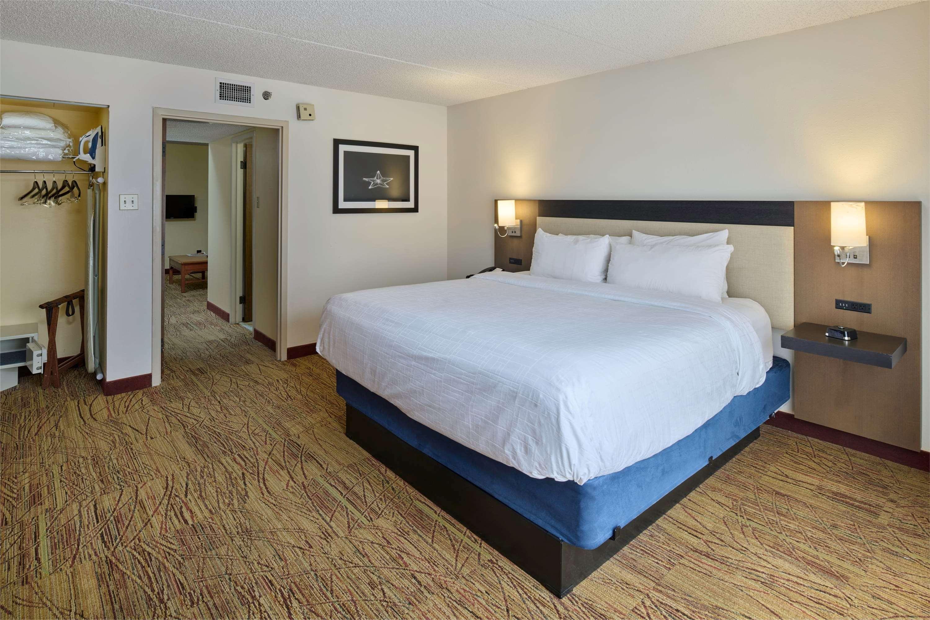 Wyndham El Paso Airport And Water Park Hotel Exterior photo