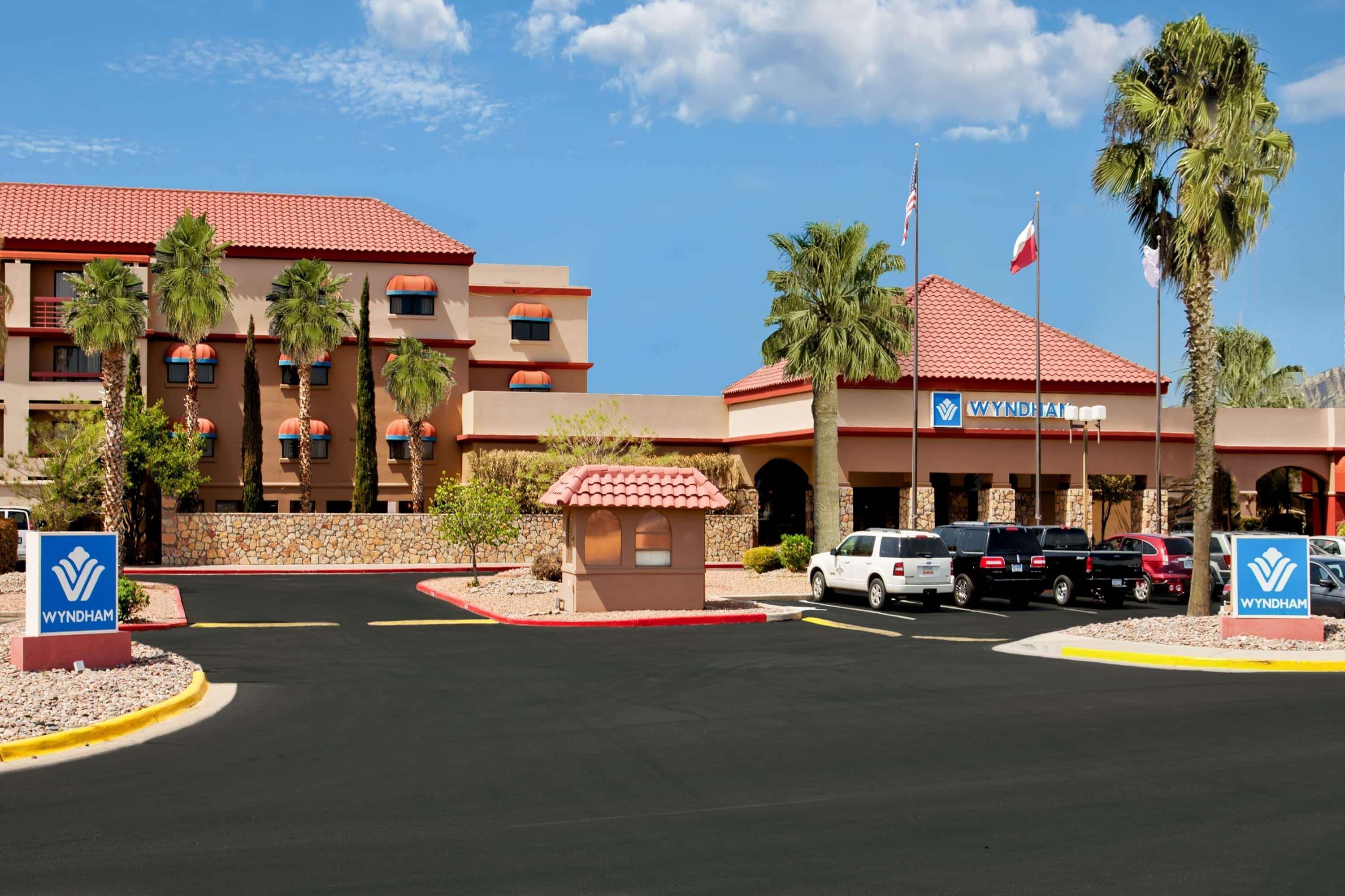 Wyndham El Paso Airport And Water Park Hotel Exterior photo