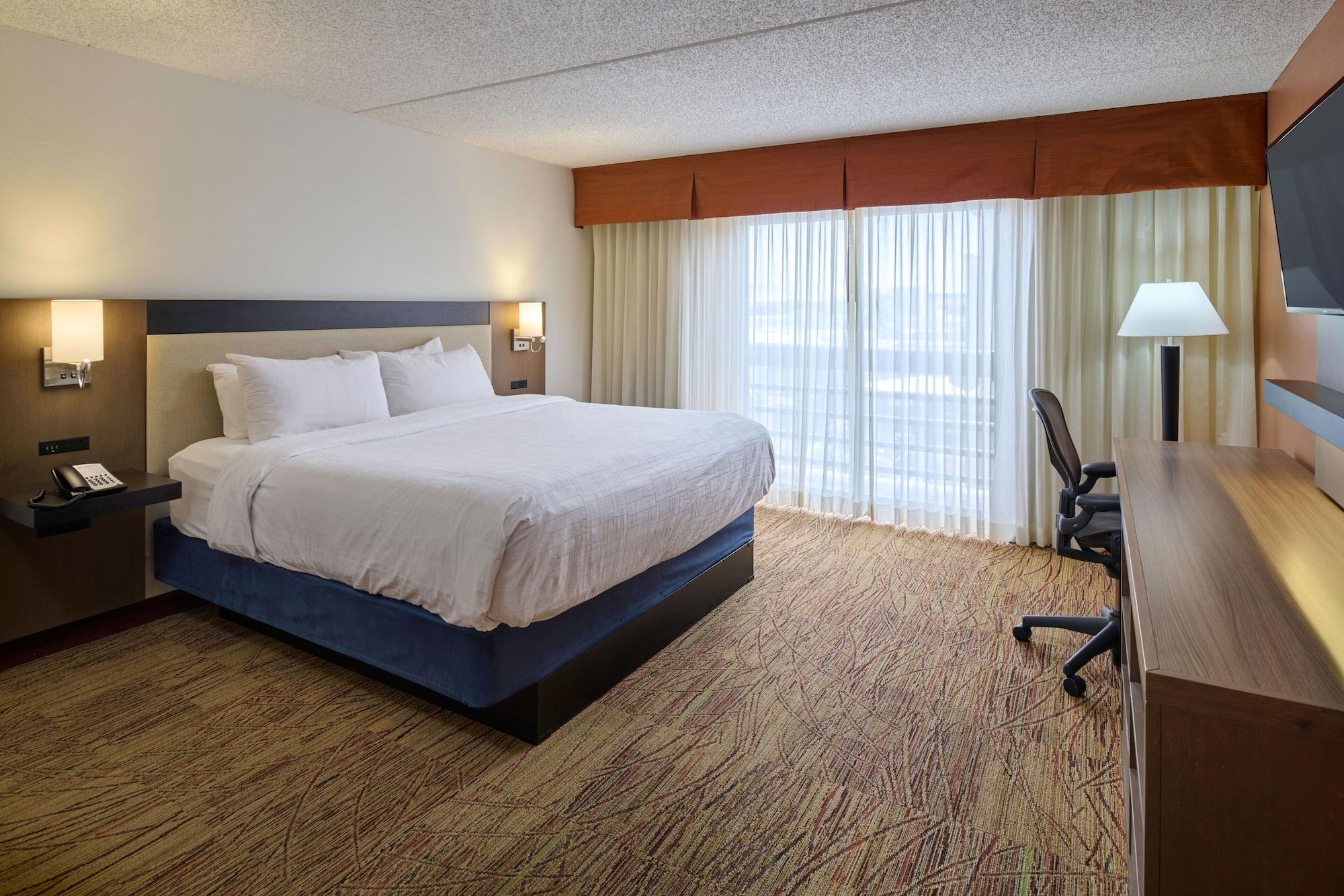 Wyndham El Paso Airport And Water Park Hotel Exterior photo