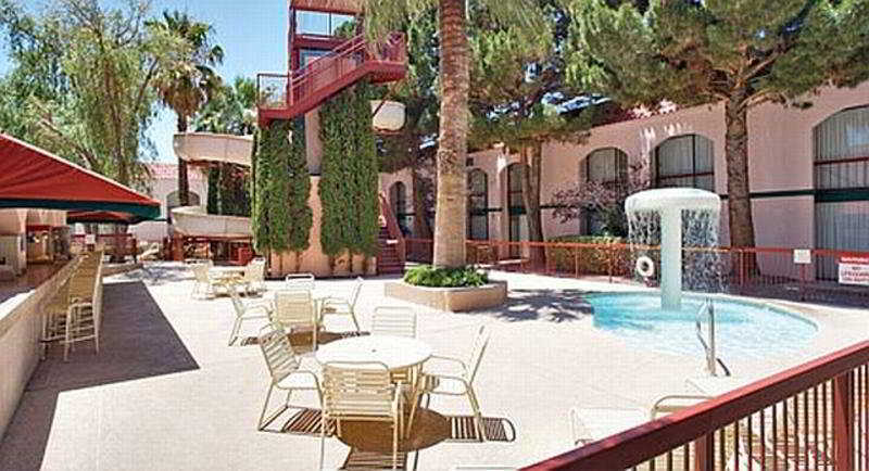 Wyndham El Paso Airport And Water Park Hotel Exterior photo