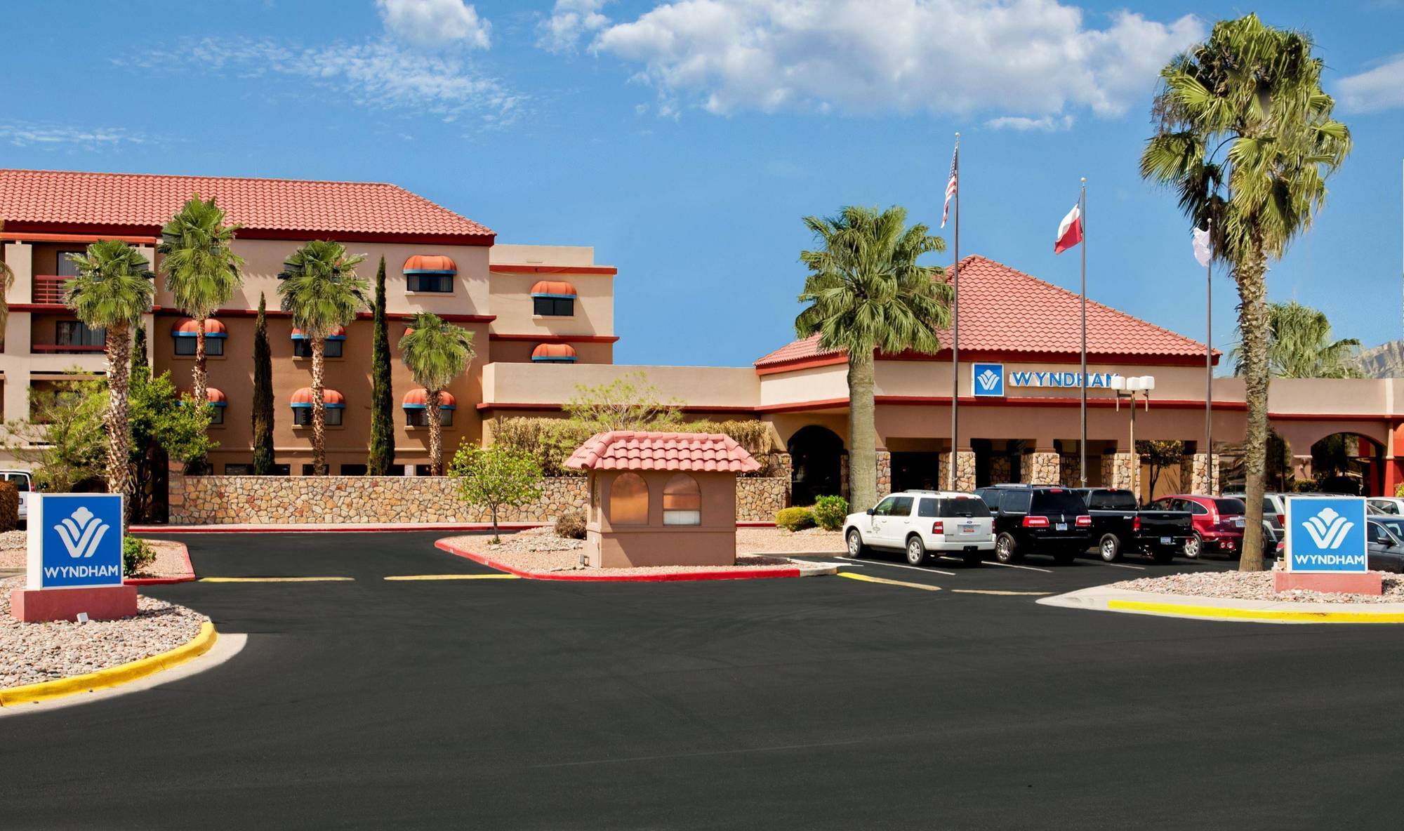 Wyndham El Paso Airport And Water Park Hotel Exterior photo