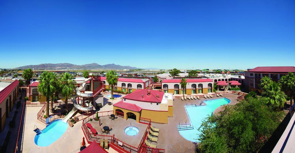 Wyndham El Paso Airport And Water Park Hotel Exterior photo